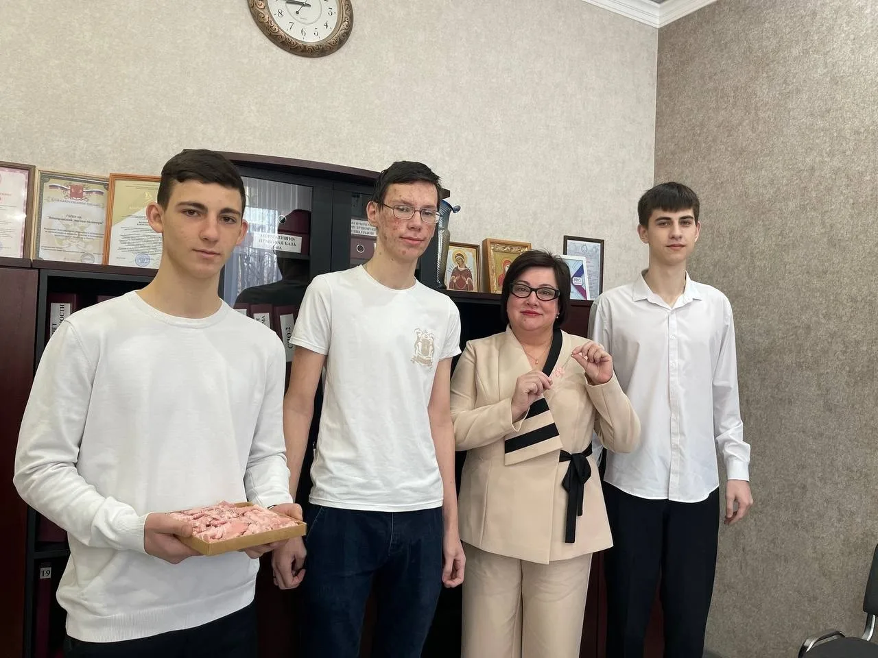 ​Поздравление женщин с Международным женским днём