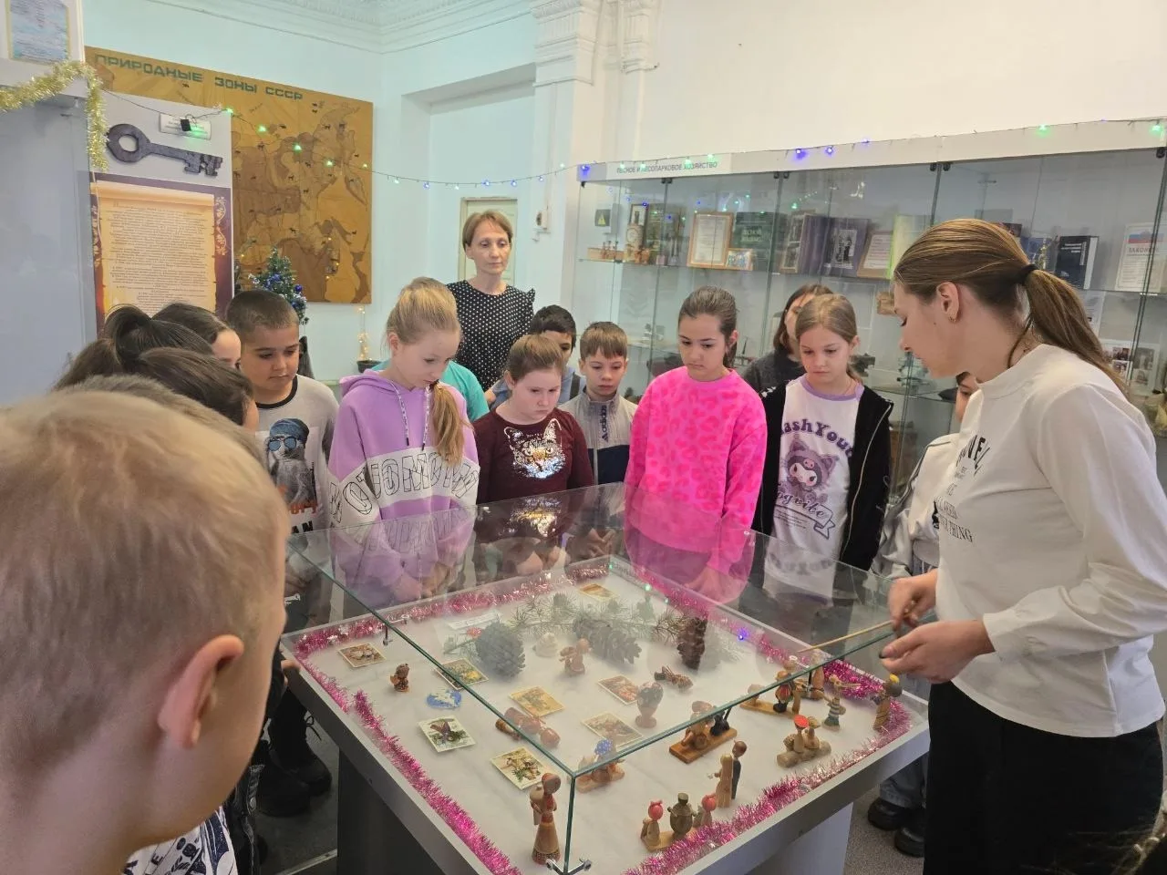​Юные исследователи истории новогодней игрушки посетили музей АЛХТ